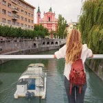 Kvinnlig turist på besök i Ljubljana
